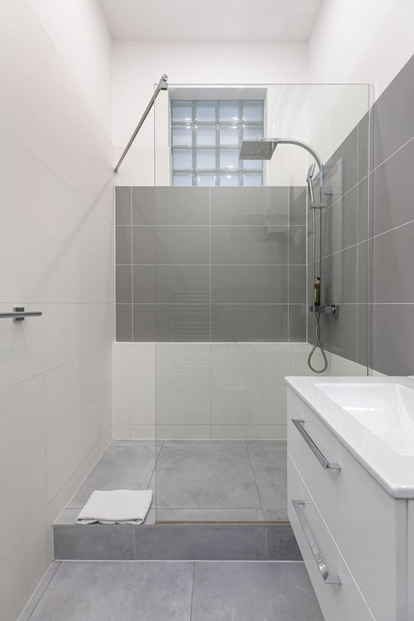 Stylish Apartment Swietojanska By Noclegi Renters Warschau Buitenkant foto
